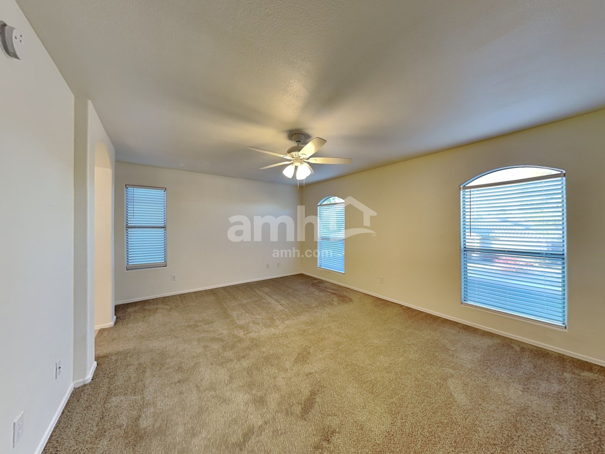 Building Photo - 9325 E Oro Ave