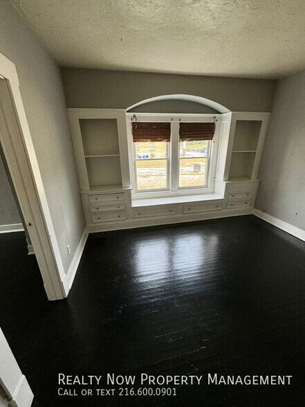 Building Photo - 8901 St Clair Ave.