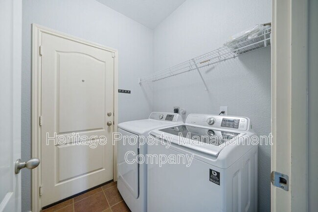 Building Photo - 304 Rustic Tr