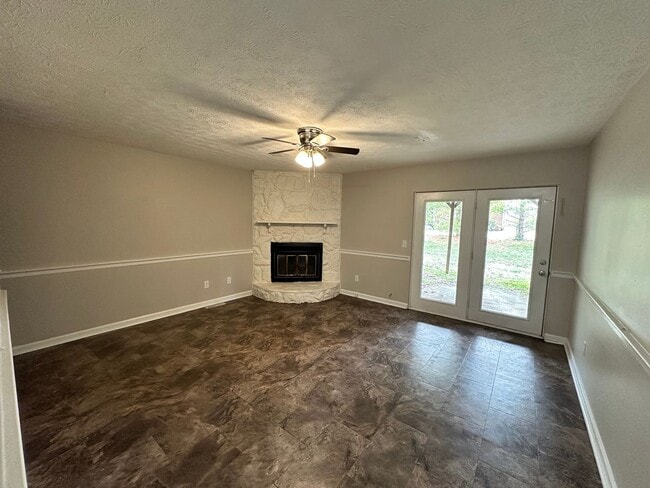 Building Photo - 2-Bed 1.5-Bath Townhome