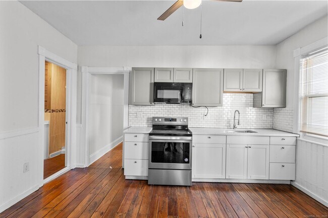 Building Photo - 394 Gregory St