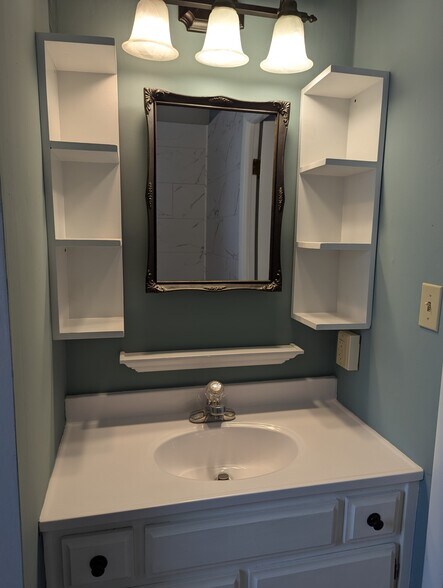 Bathroom - 1506 E 10th St