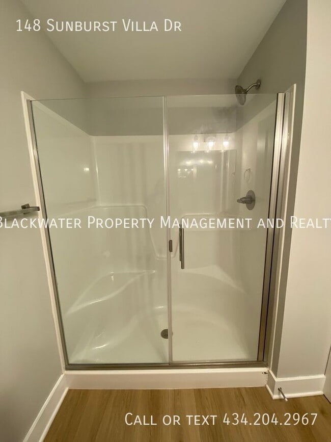 Building Photo - 148 Sunburst Villa Dr