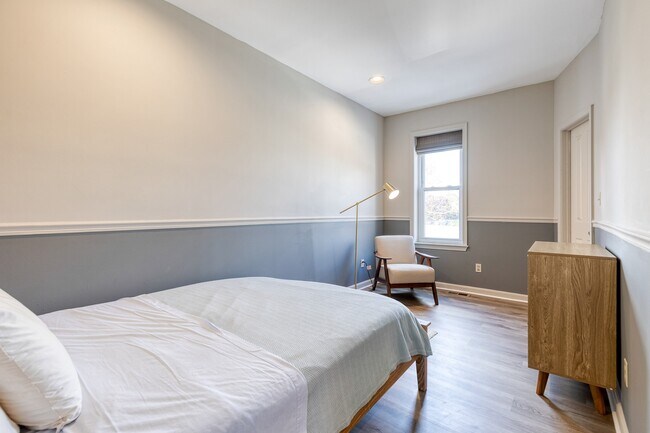 Building Photo - 447 Gittings St