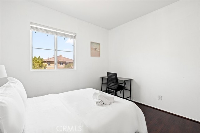 Building Photo - 22421 Hawthorn Ave