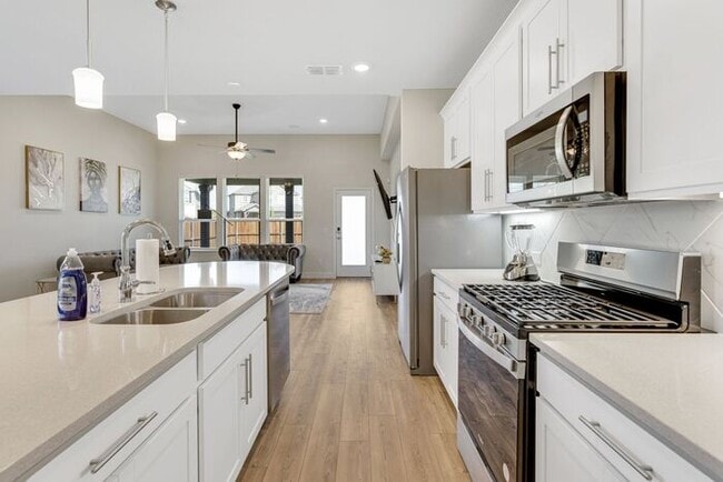 Building Photo - Like-New 4 Bedroom Home in Prime Garland Location