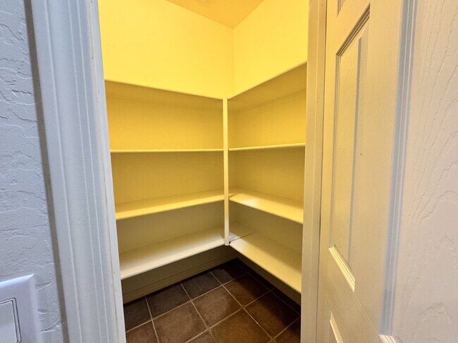 Building Photo - 43658 Caven Dr