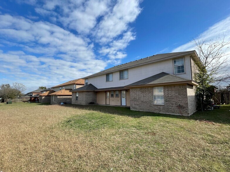 Building Photo - 4411 Jeff Scott Dr