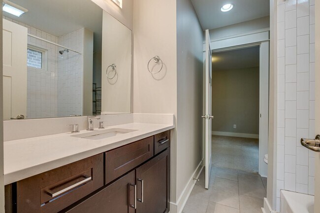 Building Photo - Beautiful build in Cleveland Park (Downtown Nashville)