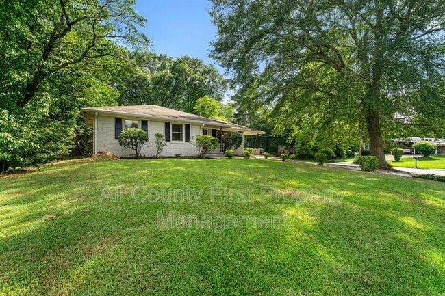 Building Photo - 2461 Fontaine Cir