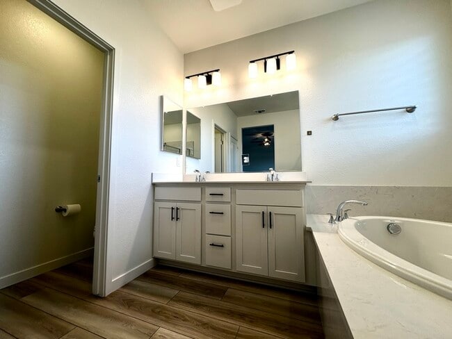 Building Photo - Beautiful Single Story in Lincoln! 4 Bedro...