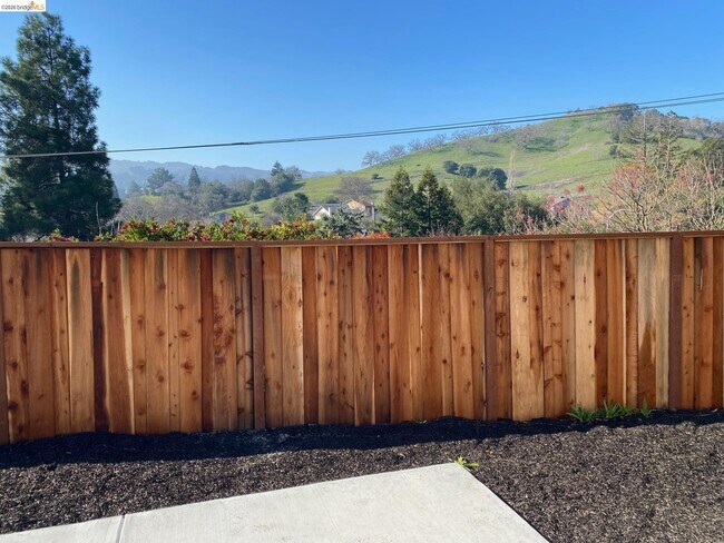 Building Photo - 11 Paddock Ct