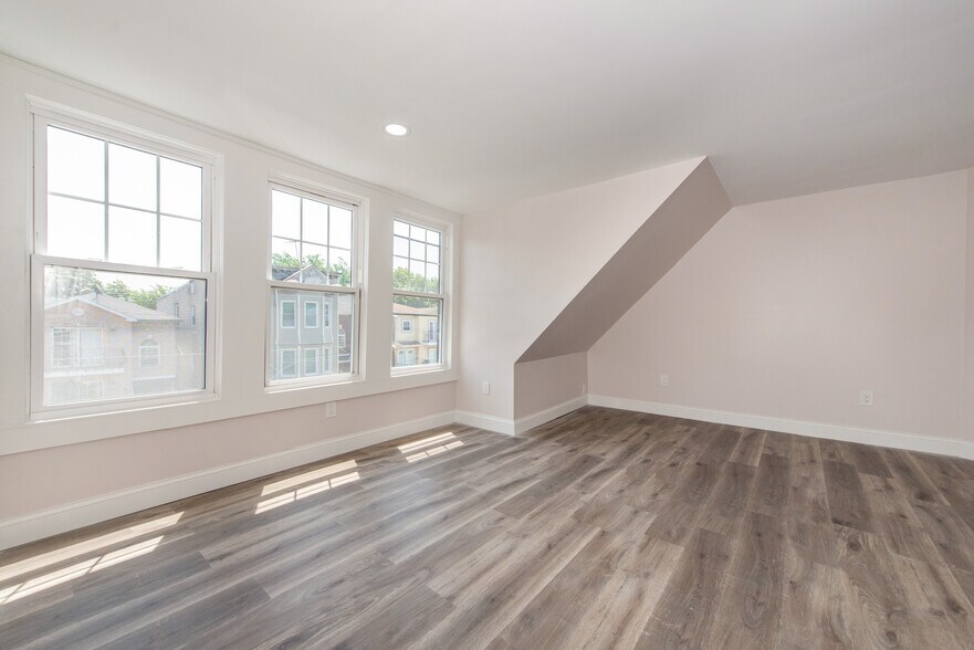Building Photo - 181 S 11th St