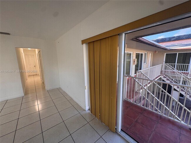 Building Photo - 1595 NE 125th St