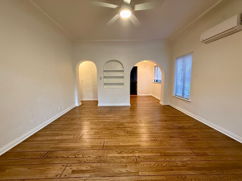 Building Photo - 840 Huntley Dr