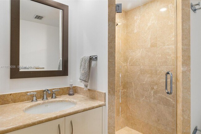 Building Photo - 1331 Brickell Bay Dr