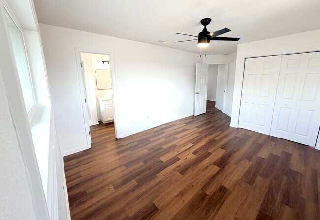 Building Photo - Laplace