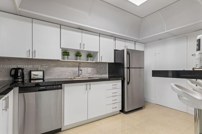 Building Photo - 3801 S Ocean Dr