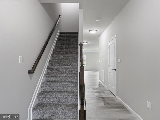 Building Photo - 129 Delano Dr