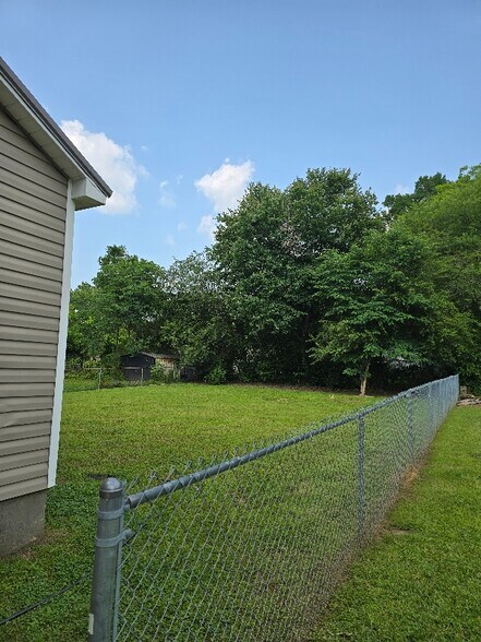 Building Photo - 613 Hill St
