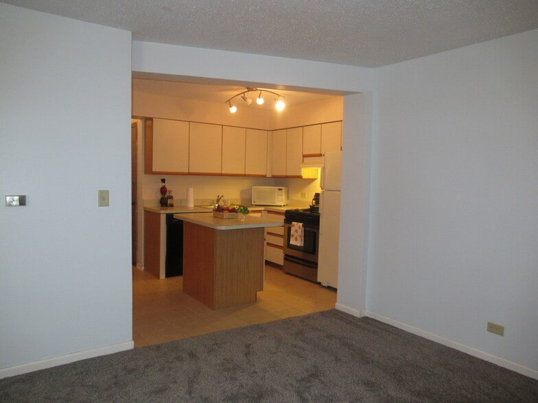 Building Photo - 9 Cedar Ct