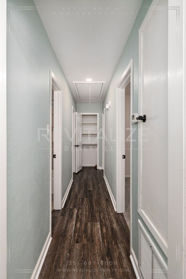 Building Photo - Charming 3 Bedroom/2 Bathroom Home in Sara...