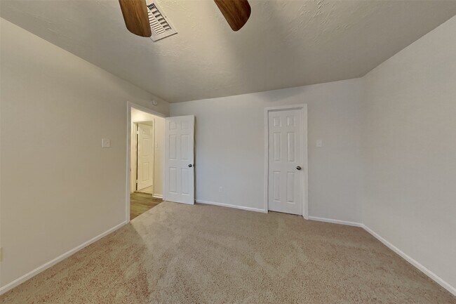 Building Photo - 8335 Sparkling Springs Dr