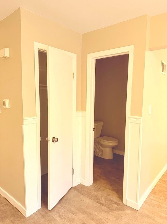 Building Photo - 3 Bedroom House