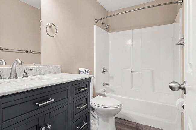 Building Photo - Charming Townhome near Percy Priest