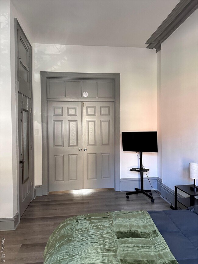 Building Photo - 768 Greene Ave