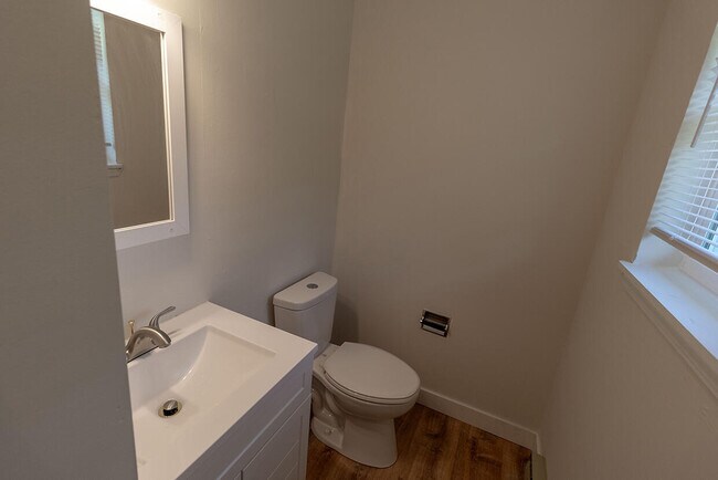 Building Photo - 3310 Belle Meade Dr