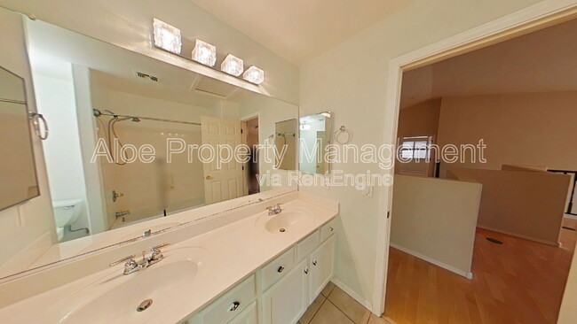 Building Photo - 491 W Ebony Way