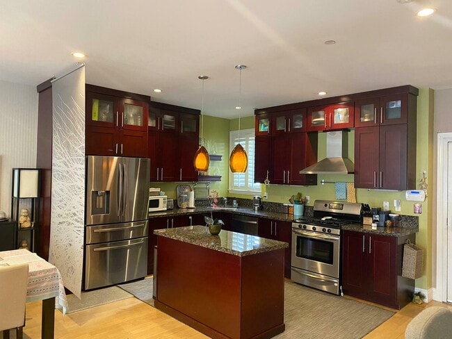 Building Photo - 525 Gough St