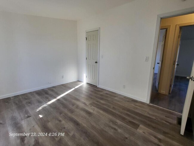 Building Photo - 924 S Tonto Rd