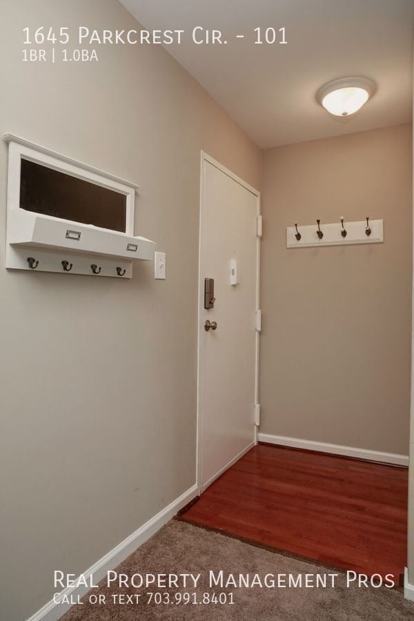 Building Photo - 1645 Parkcrest Cir