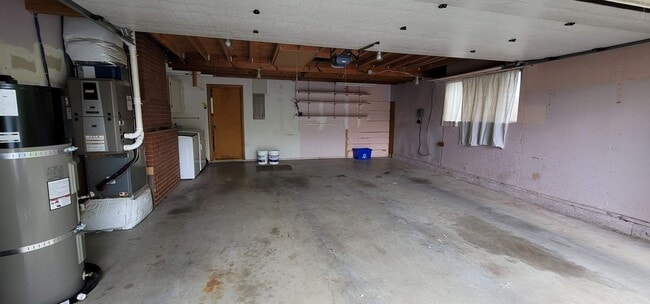 Building Photo - Gorgeous 4-bedroom home including a Two Car Garage and Spacious Backyard with a Shaded Patio