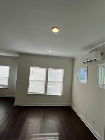 Building Photo - 5534 Stream Ln