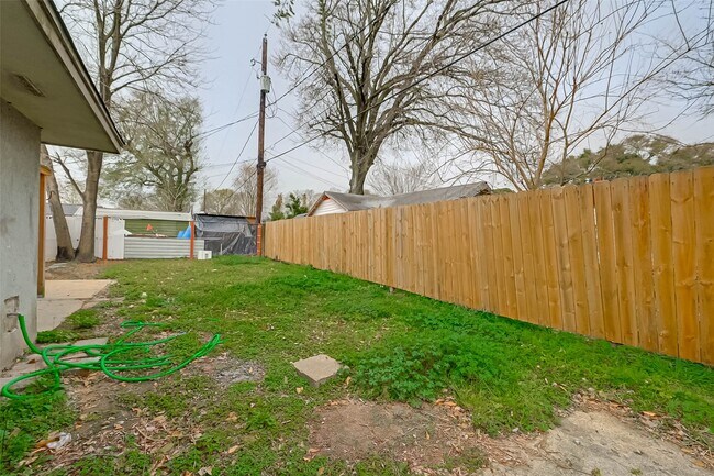 Building Photo - 2111 Rosemead Dr