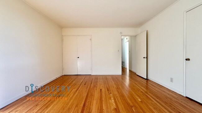 Building Photo - Mid-Century Montclair 3+ Bedroom with Filtered San Francisco Bay Views!