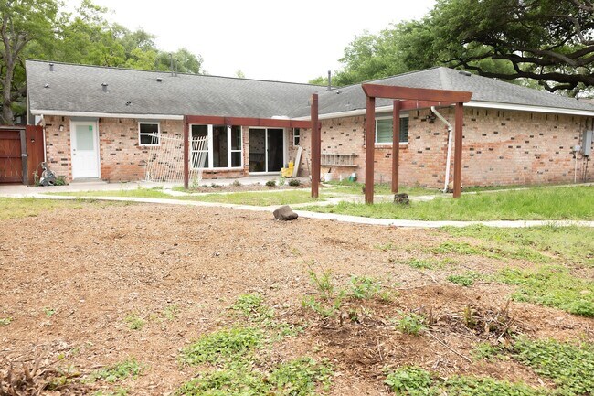 Building Photo - 8335 Langdon Ln