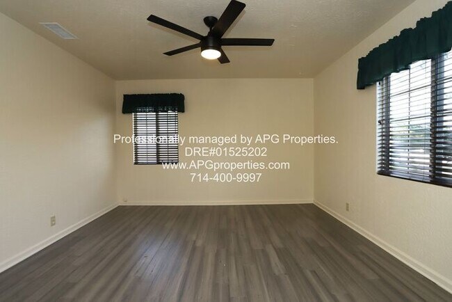 Building Photo - Newly renovated 3 bedroom / 2 bathroom hou...