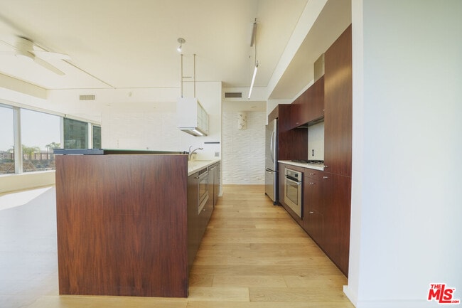 Building Photo - 1155 S Grand Ave