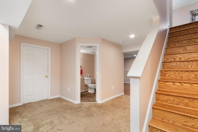 Building Photo - 6910 Governors Grant Ln