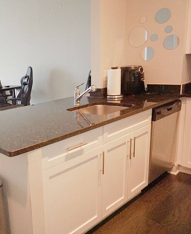Building Photo - A Modern Living of Top-Level Unit in the C...