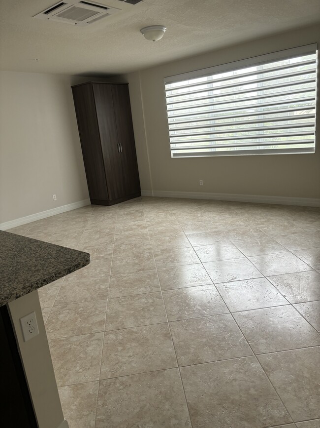 Building Photo - 3353 E Mallory Blvd