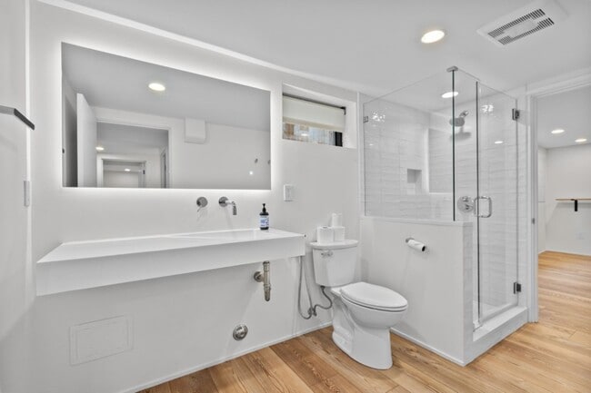 Building Photo - 4Bd/3Ba Seattle House