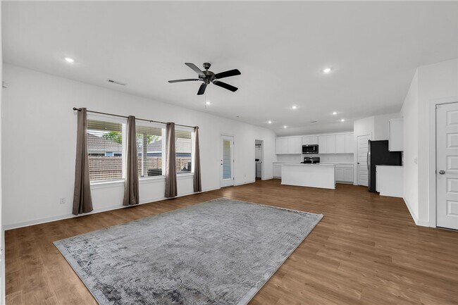 Building Photo - 4411 W Canyon Run Dr