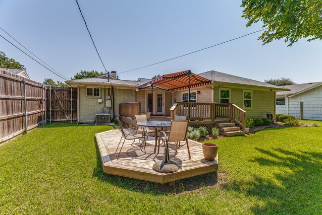 Building Photo - 2704 Ryan Pl Dr