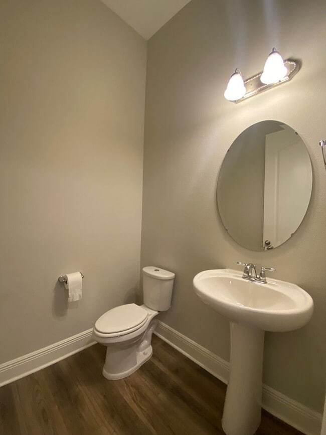 Building Photo - 2408 Lobelia Dr