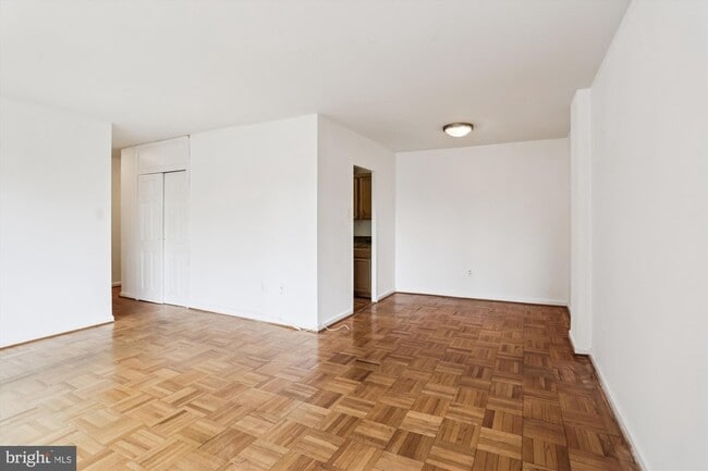 Building Photo - 4000 Tunlaw Rd NW